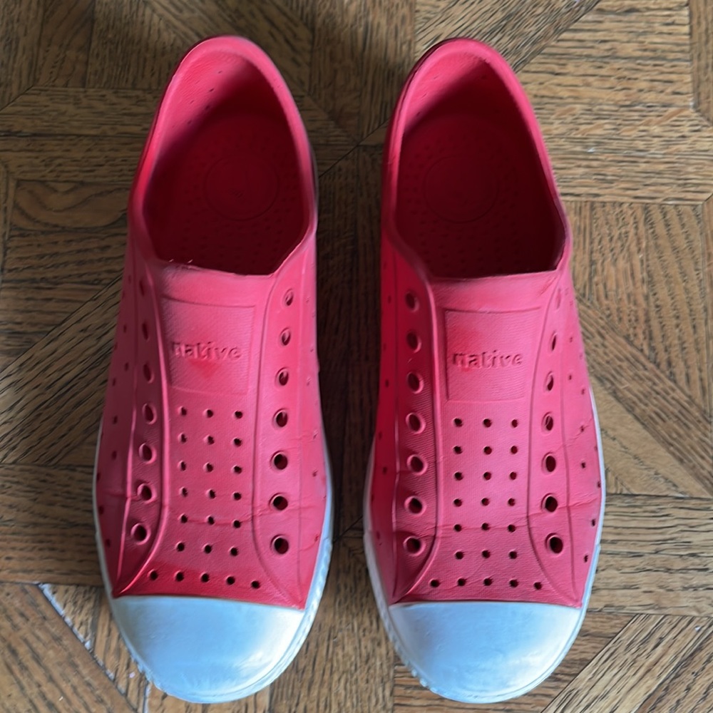 Native Shoes - Picture 2 of 4